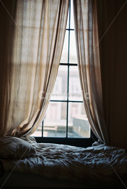 커텐,침대,따뜻함,방,포근함,휴식,힐링,rest,relaxation,healing,인테리어,실내디자인,interior design