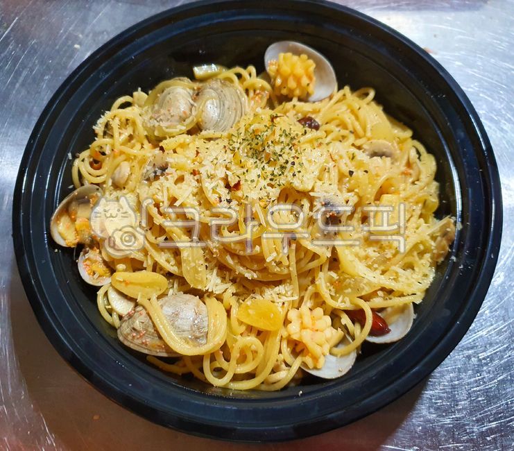 파스타,스파게티,카레파스타,해물파스타,바지락파스타,오일파스타,이태리요리,양식,이태리음식,면음식,bowl,면요리,해물스파게티,면,해물,해물요리,요리,조리,쿠킹,밀가루,접시,푸드,식기,소스,야채,식재료,오징어,바지락,spaghetti,cook,meal,dishes,foodreserves,면류,noodles,서양음식,서양요리,westernfood,food,음식,pasta,조개,seashell,clam,대합,sealife,해양생물invertebrate