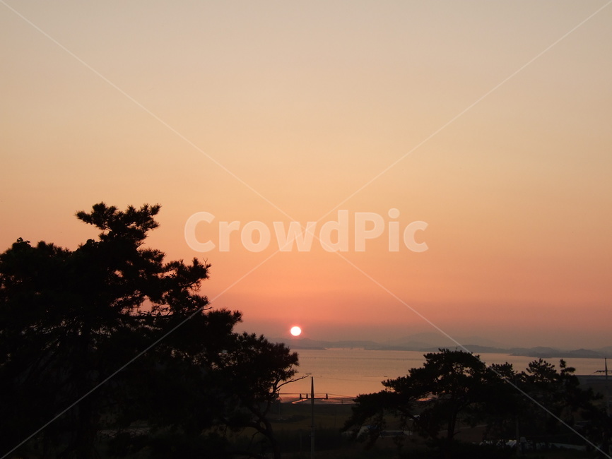 일몰,석양,태양,노을,하늘,풍경,자연,풍경,nature,landscape,outdoors,옥외,dusk,황혼,sunset,dawn,새벽,sky,red sky,붉은 하늘,sunlight,햇빛