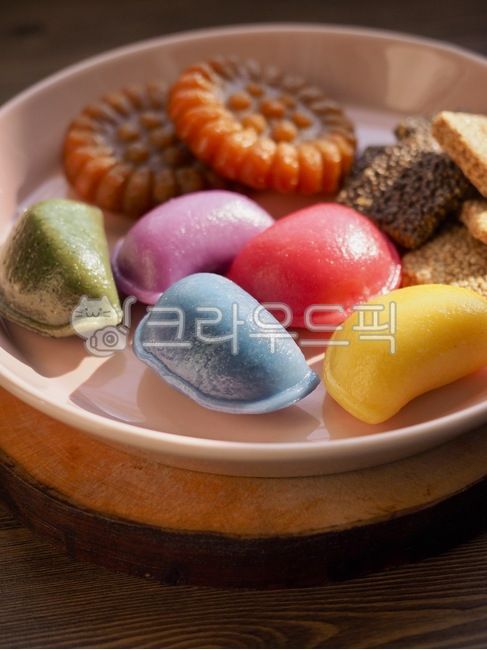 Lunar New Year Photo Contest,wellnessfood,asianfood,koreanculture,Thanksgiving,traditional culture,songpyeon,wellbeing,Wellbeing food,Asian food,traditionalfood,Lunar New Year food,new year,Rice crackers,holiday food,koreantraditionalfood,traditional snac