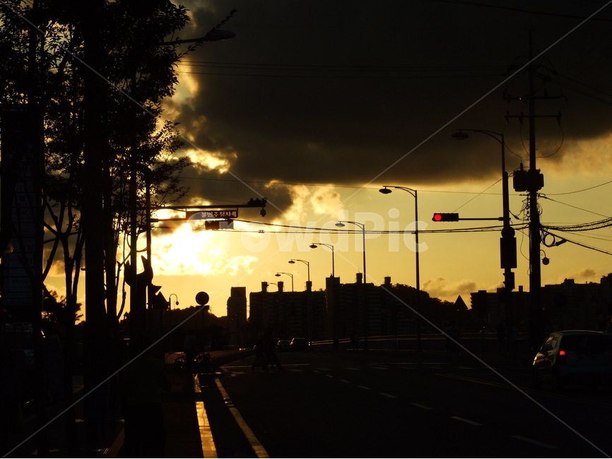 풍경,풍경사진,노을,다리,신호등,도시,풍경,city,landscape,실루엣,그림자,silhouette,shadow,교통,교통수단,traffic,transportation,building,건물,metropolis,중심지,town,시티,urban,어반,car,차,automobile,자동차,vehicle,차량