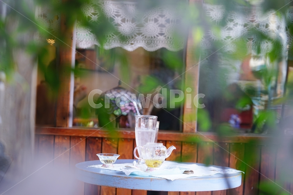찻잔,쥬스잔,유리잔,잔,테이블,작은테이블,카페,커피,카페,coffee,cafe,감성,sensible,feeling