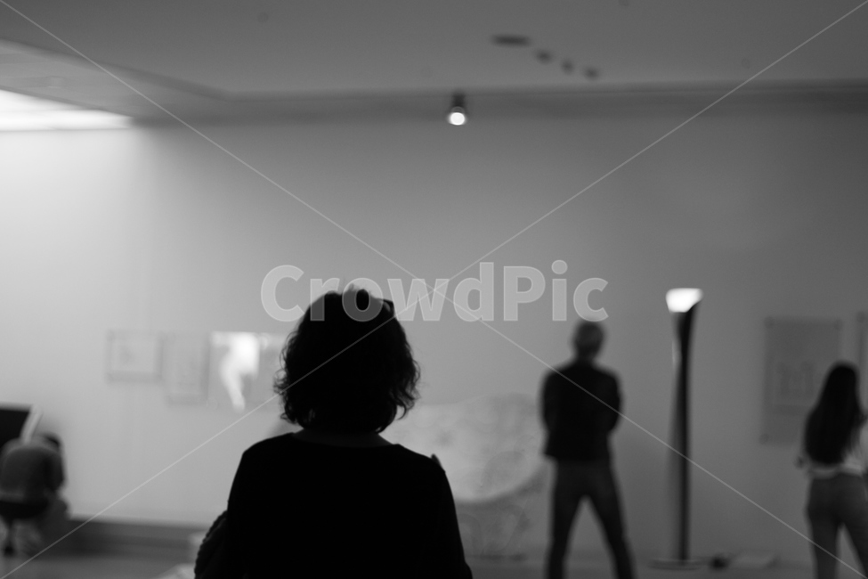 person,사람,human,인간,silhouette,실루엣,전시회,흑백,뒷모습,흑백,모노톤,monochrome,black and white