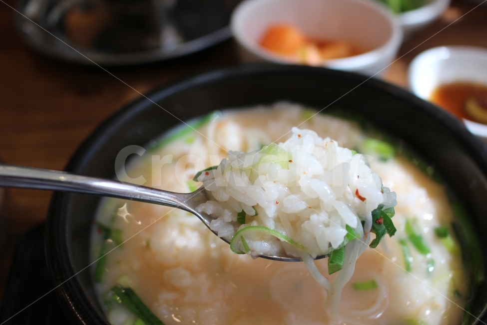 국밥,돼지국밥,흰밥,식사,음식,따뜻함,뚝배기,음식,식재료,요리,food,cook,meal,dishes,food reserves,한식,한국음식,한국요리,korean food,korean dishes,korean meal,korean cook