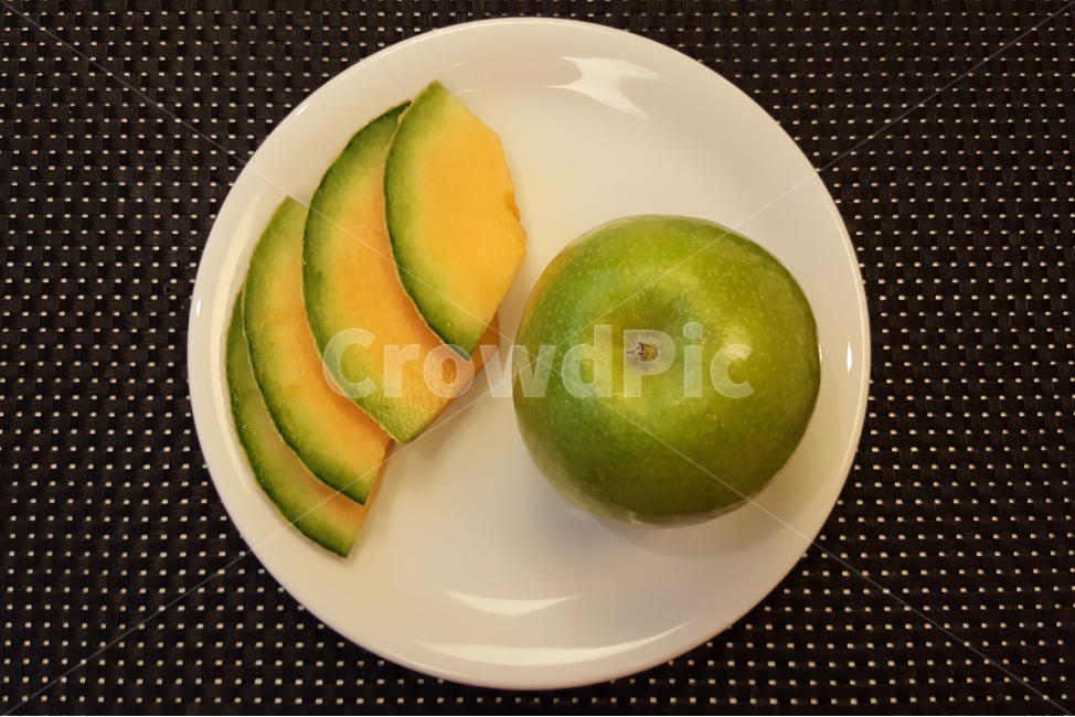 사과,초록사과,멜론,과일,초록과일,아오리사과,유기농,신선한,건강한,접시,초록색,아침식사,apple,melon,fruit,greenfruits,dish,green,음식,식재료,요리,food,cook,meal,dishes,food reserves,과일,열매,fruit