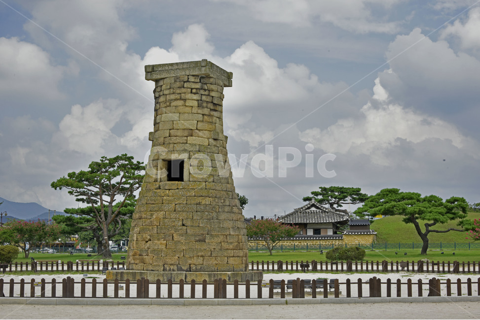 경주,첨성대,삼국시대,문화재,천문관측,유적,천문과학,신라시대,astronomy,gyeongju,threekingdomsofkorea,koreasnationaltreasure,랜드마크,landmark,tourist attraction,한국랜드마크,한국관광지,한국명소,korea landmark,korea tourist attraction,건축물,건물외관,exterior,building,structure,architecture,construction