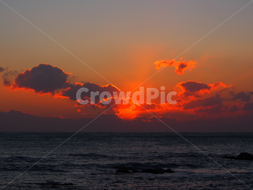 일출,태양,불타오르는,멋진,아름다움,바다,자연,풍경,nature,landscape,outdoors,옥외,sunset,일몰,red sky,붉은 하늘,sky,하늘,dusk,황혼,dawn,새벽