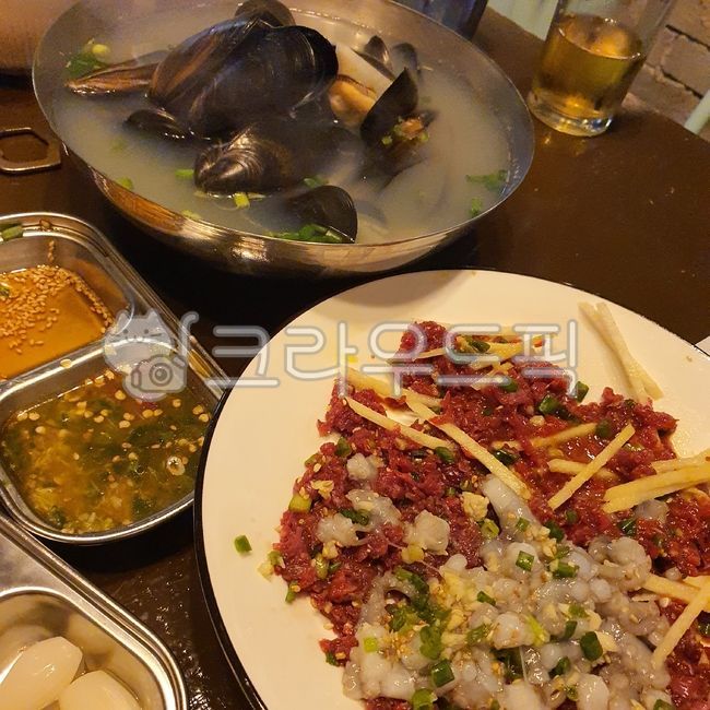 육회,낙지,산낙지,낙지탕탕이,홍합탕,회,안주,횟집,스끼다시