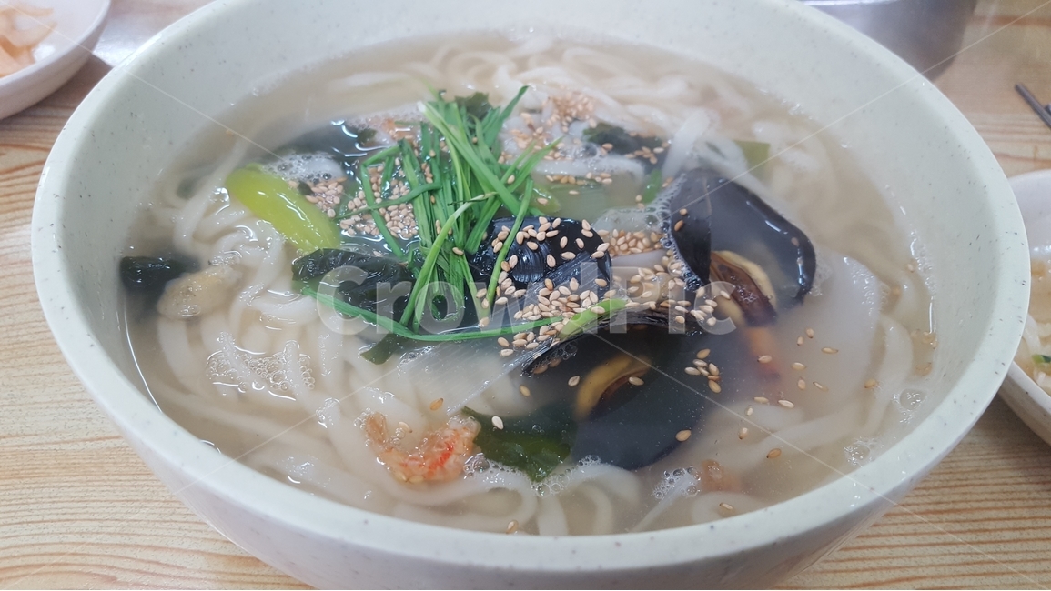 칼국수,얼큰한칼국수,음식,음식사진,한국음식,부산음식,음식,식재료,요리,food,cook,meal,dishes,food reserves,면류,면요리,noodles,한식,한국음식,한국요리,korean food,korean dishes,korean meal,korean cook