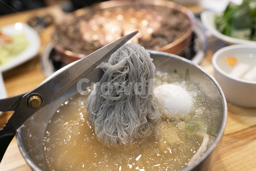 냉면,물냉면,국수,면요리,noodle,식사,음식,food,음식,식재료,요리,food,cook,meal,dishes,food reserves,면류,면요리,noodles,한식,한국음식,한국요리,korean food,korean dishes,korean meal,korean cook