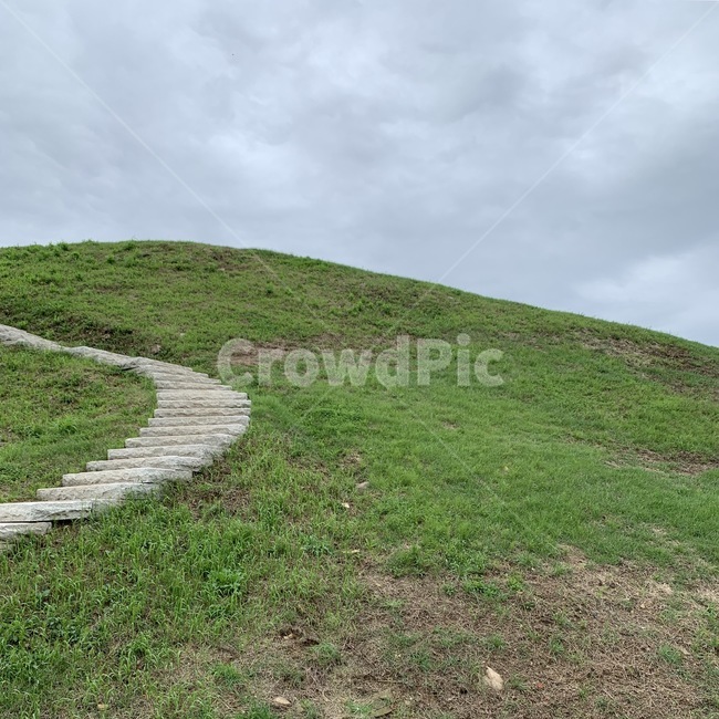 산,길,산길,계단,돌계단,풍경,자연,풀,초록,배경화면,들,outdoors,field,감성,자연,풍경,nature,landscape,옥외,grassland,목초지,mound,투수판