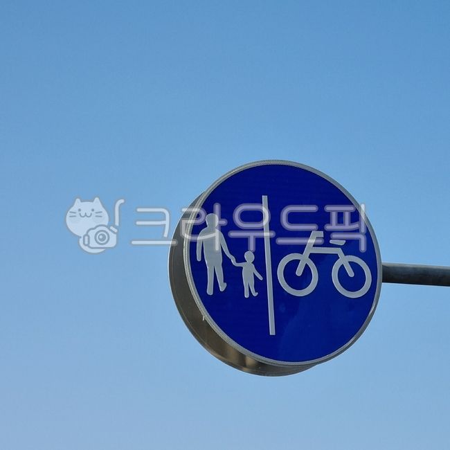 sky,Child protection,bicycle protection,bicycle,children,trafficsign,sign