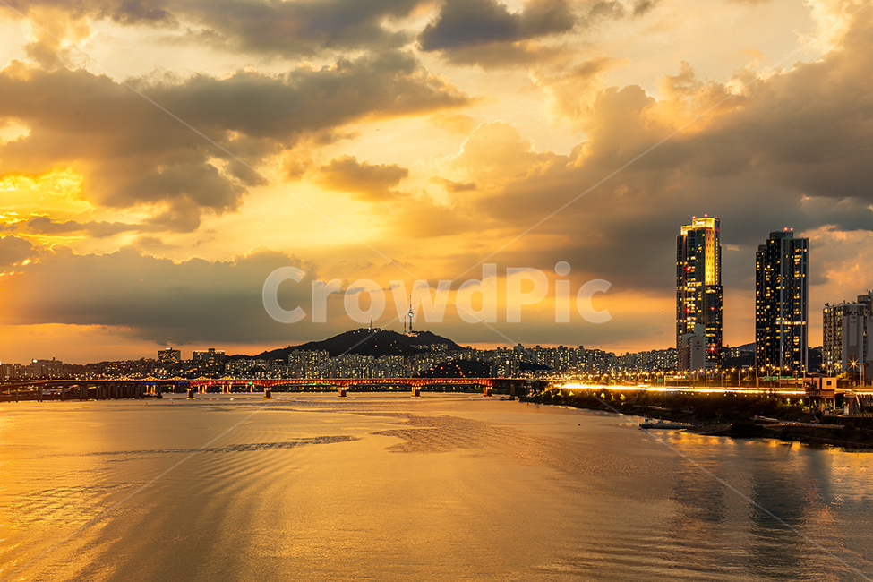 매직아워한강일몰,waterfront,한강남산일몰매직아워,water,magichour,한강에서본남산,성수동트리마제,매직아워,한강야경,강변북로,강변매직아워,저녁노을,nature,자연,town,도시,metropolis,중심지,urban,어반,building,건물,city,시티,seoul,도시,풍경,city,landscape,한국도시풍경,한국도시경관,korea cityscape