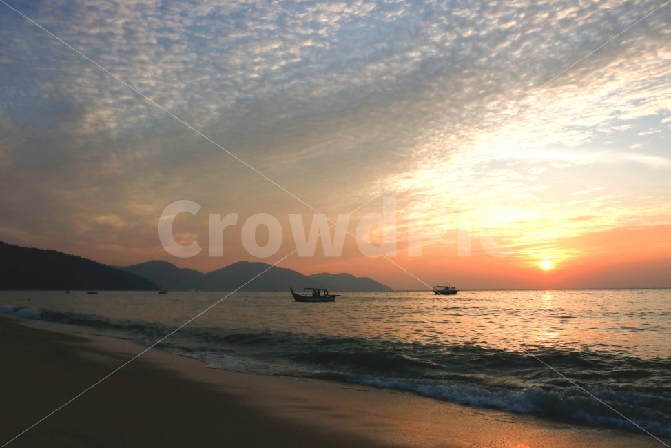 하늘,바다,sea,sky,노을,glow,감성,자연,풍경,nature,landscape,해변,바다,beach,sea,교통,교통수단,traffic,transportation,outdoors,옥외,vehicle,차량,boat,보트,sunset,일몰,dawn,새벽,red sky,붉은 하늘,dusk,황혼,sunlight,햇빛