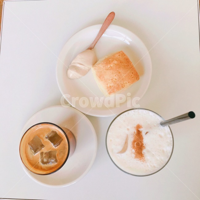 스콘,커피,밀크티,카페,화이트,음료,아이스커피,아이스아메리카노,아메리카노,색감