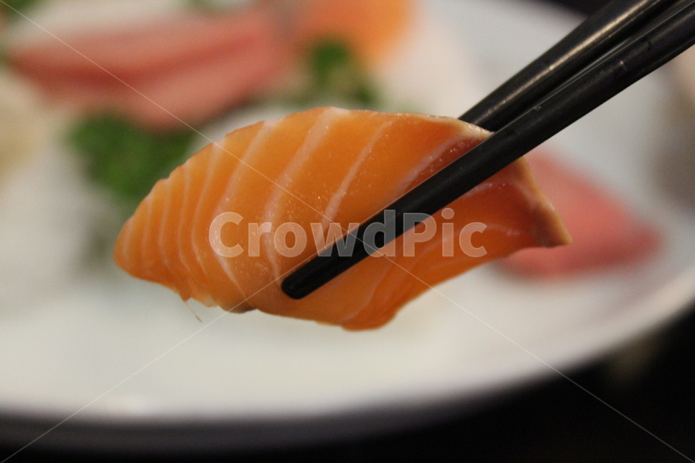 연어회,회,연어,살몬,salmon,신선한,물고기,생선,점심식사,저녁식사,회식,식사,맛있는,싱싱한,해산물,해물,바다,바다요리,한국,한국음식,일식,사시미,음식,식재료,요리,food,cook,meal,dishes,food reserves,수산물,해산물,fishery products,seafood