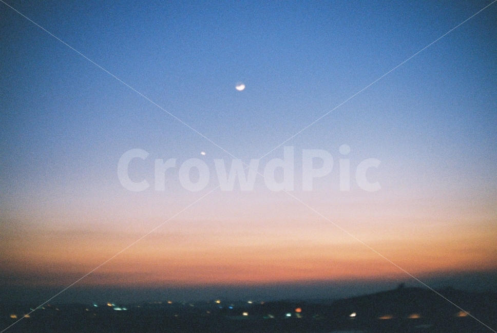 노을,석양,일몰,감성,하늘,자연,필카,필름카메라,겨울,낮달,달,색감,야경,자연,풍경,nature,landscape,야경,밤,nightscape,night,감성,sensible,feeling,outdoors,옥외