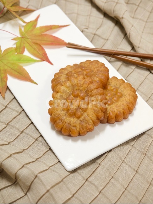 약과,단풍잎,한국음식,식품,한식,한국문화,음식,한국,배경,음식문화,웰빙,문화,아시아,아시아음식,접시,전통,설날,추석,젓가락,추석음식,설날음식,명절,명절음식,한국과자,전통과자,과자,한국전통과자,한과,쌀과자,음식,식재료,요리,food,cook,meal,dishes,food reserves,한식,한국음식,한국요리,korean food,korean dishes,korean meal,korean cook,디저트,간식,후식,dessert,snack