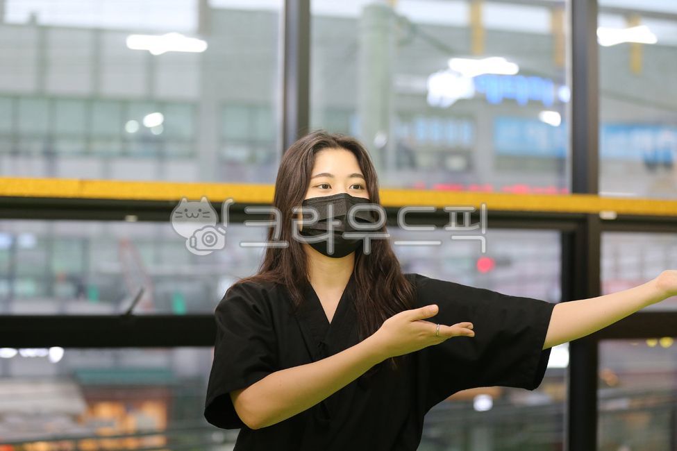 해동검도,검도소녀,전화통화,생머리,검도하는여자,숙녀,20대아가씨,마살아트,운동,haidonggumdo,kendo,kendogirl,martialarts,전통검도,무술하는여자,person,사람,human,인간,안내,안내하는여자