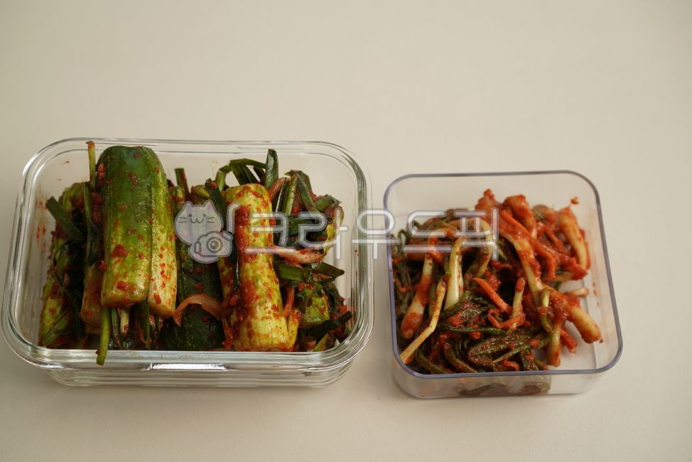 오이,김치,오이김치,그릇,요리,파김치,반찬,한식,먹거리,밑반찬,채소,야채,food