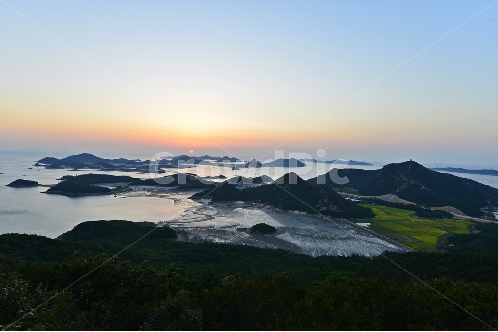 sea,바다,ocean,대양,water,물,shoreline,해안선,coast,연안,light,빛,flare,플레어,nature,자연,sunlight,햇빛,outdoors,옥외,dusk,황혼,sky,하늘,sunset,일몰,redsky,붉은하늘,scenery,풍경,군산,고군산군도,고군산군도일몰,해넘이,자연,풍경,nature,landscape