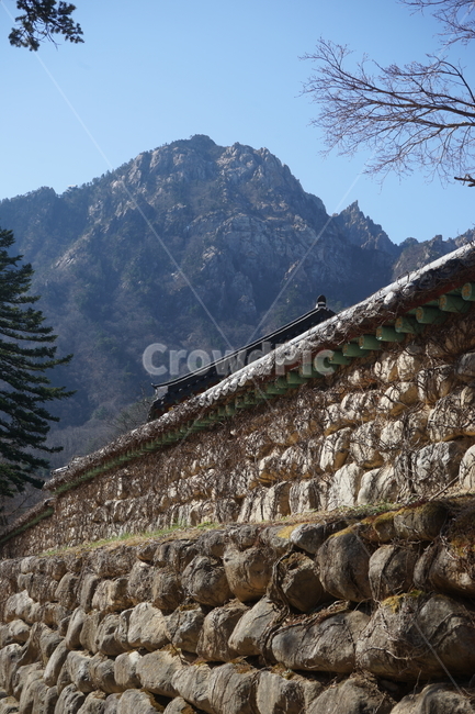 벽,wall,산,mountain,절,temple,korea,한국,전통,건축,자연,architecture,nature,한국전통,한국문화,korean traditional,korean culture,건축물,건물외관,exterior,building,structure,architecture,construction