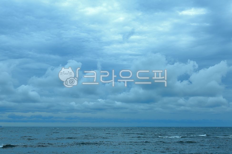 bluesky,visible light,cloud,sight,weather,season,sunny,sky,skyblue,fluffy clouds,whitecloud,background,blue sky,skybackground,air,clouds,scenery,cumulonimbus,summer,cumulus,Clear weather,nature,white clouds,visiblelight,outdoor,fluffyclouds,firmament,sunl