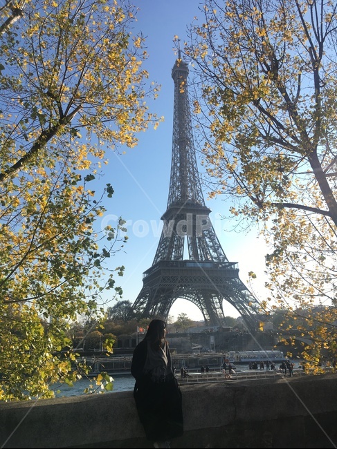 에펠탑,프랑스,파리,가을,나무,자유,낭만,생각,청춘,랜드마크,landmark,tourist attraction,해외,외국,세계,foreign,oversea,world,세계랜드마크,해외랜드마크,외국랜드마크,world landmark,world tourist attraction,사람,인물,인간,human,person,여성,여자,woman,female,lady,building,건물,architecture,건축물
