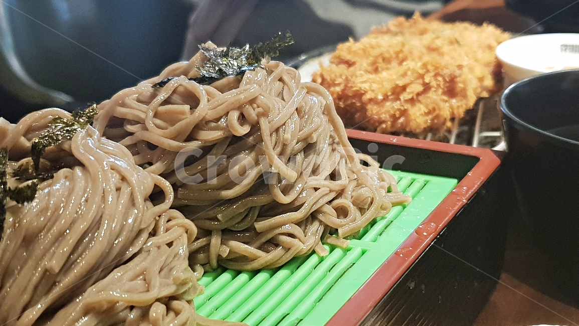 메밀,모밀국수,간장,튀김,누들,덴뿌라,음식,식사,점심,시원함,cool,lunch,cook,food,음식,식재료,요리,food,cook,meal,dishes,food reserves,면류,면요리,noodles