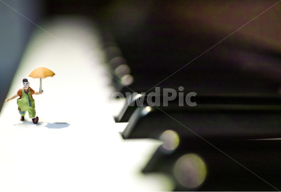 play,Circus,umbrella,piano,music,Pierrot,music academy,clown,circus,pierrot,piano academy