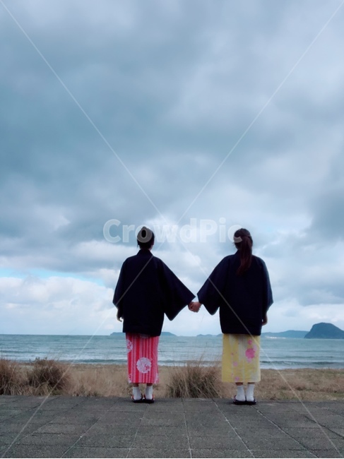 바다,유카타,일본,일본여행,친구,구름,흐린날,우정,프렌드,friend,사이좋은,자매,뒷모습,travel