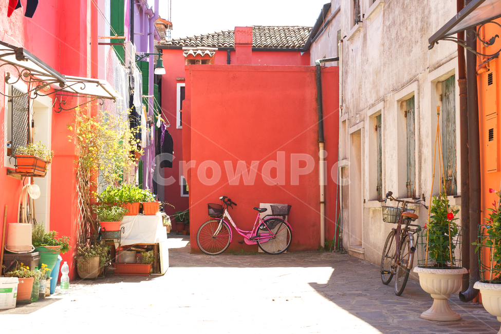 부라노,유럽,이탈리아,마을,마당,감성,뒷마당,골목길,alley,해외,외국,세계,foreign,oversea,world,machine,기계,wheel,바퀴,bicycle,자전거,transportation,교통,vehicle,차량,bike