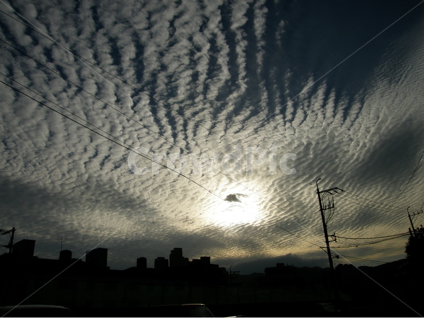 자연풍경,구름,풍경,푸른하늘,양떼구름,sunset,cloud,sky,landscape,nature,도시,풍경,city,landscape,실루엣,그림자,silhouette,shadow,power lines,전력선,cable,케이블,electric transmission tower,송전탑