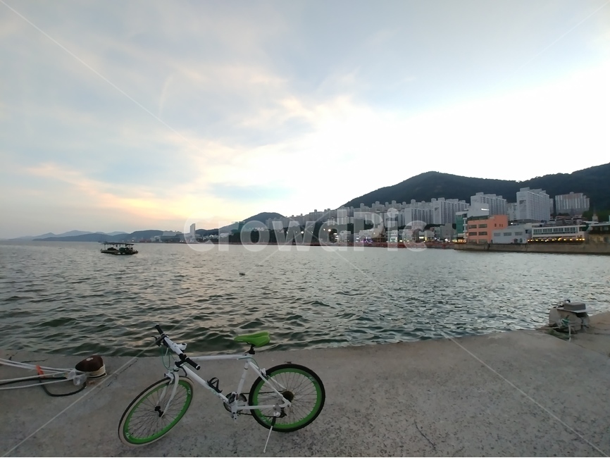 여수,바다,배,바다풍경,sea,자전거,bicycle,도시,풍경,city,landscape,사물,물건,오브젝트,thing,object,matter,transportation,교통,vehicle,차량,bike