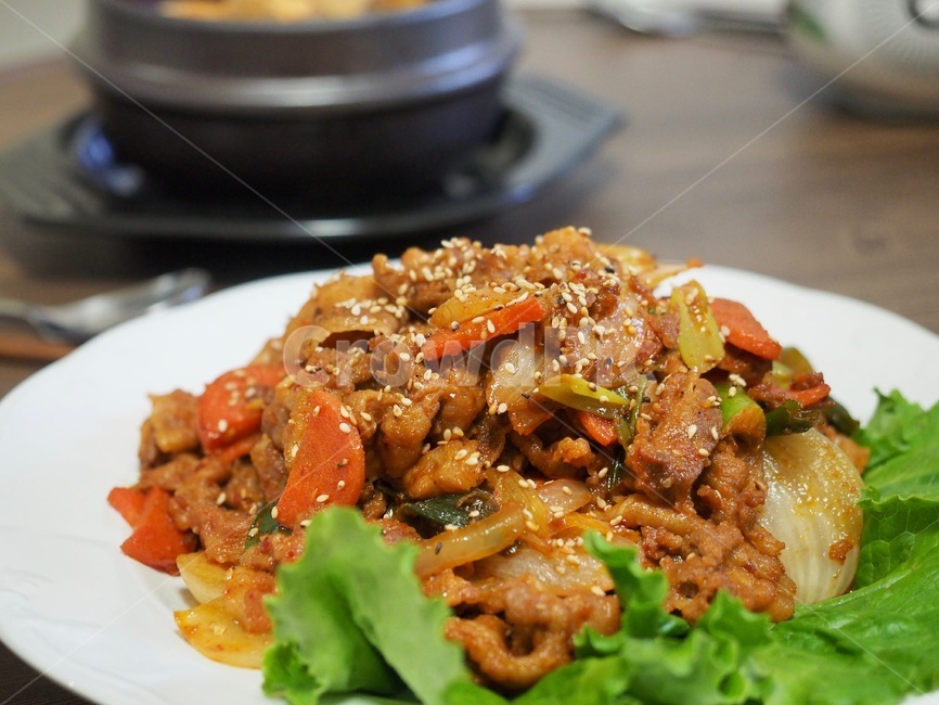 Pork dishes,Stirfried pork,Stirfried Pork and Vegetables,meat dishes,pork,vegetable,Korean traditional food,Stirfried pork with red pepper paste,dinner,food,Lunch,meal,Lettuce,korea,background,Korean food,meat,stirfry,Stirfried meat,cooking