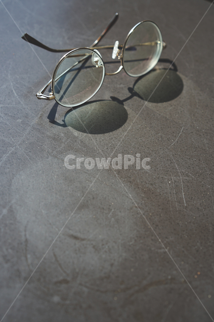안경,안경테,사물,그림자,시력,근시,난시,glasses,사물,물건,오브젝트,thing,object,matter