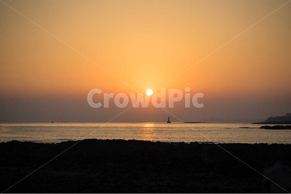 일몰,바닷가일몰,sunset,제주도일몰,슬픔,외로움,자연,풍경,nature,landscape,해변,바다,beach,sea,실루엣,그림자,silhouette,shadow,outdoors,옥외,sunlight,햇빛,dusk,황혼,dawn,새벽,sky,하늘,red sky,붉은 하늘