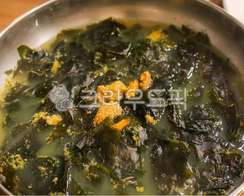 meal,Seaweed,Sea urchin seaweed soup,Korean food,Korean,sea urchin,food,seaweed soup