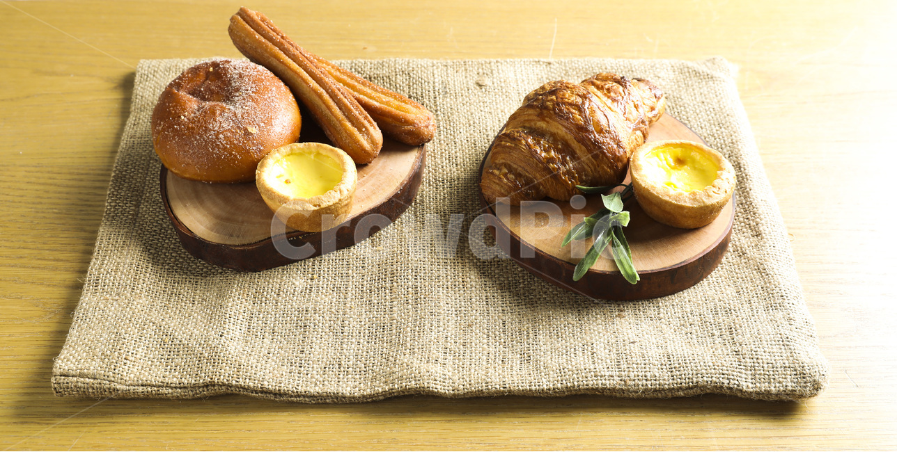 식사,음식,빵,브레드,주방,쿠킹,meal,bread,아침,런치,베이커리,부엌,식탁,food,밀가루음식,테이블웨어,나무,원목,wood,손,남자,hand,morning,음식,식재료,요리,food,cook,meal,dishes,food reserves,빵,bread,연출,컨셉,콘셉,direction,concept