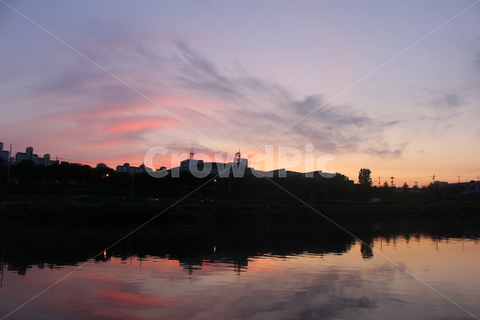 중랑천,일몰,산책,휴식,휴일,공원,도시,풍경,city,landscape,한국도시풍경,한국도시경관,korea cityscape,실루엣,그림자,silhouette,shadow,nature,자연,outdoors,옥외,dusk,황혼,dawn,새벽,red sky,붉은 하늘,sky,하늘,sunset