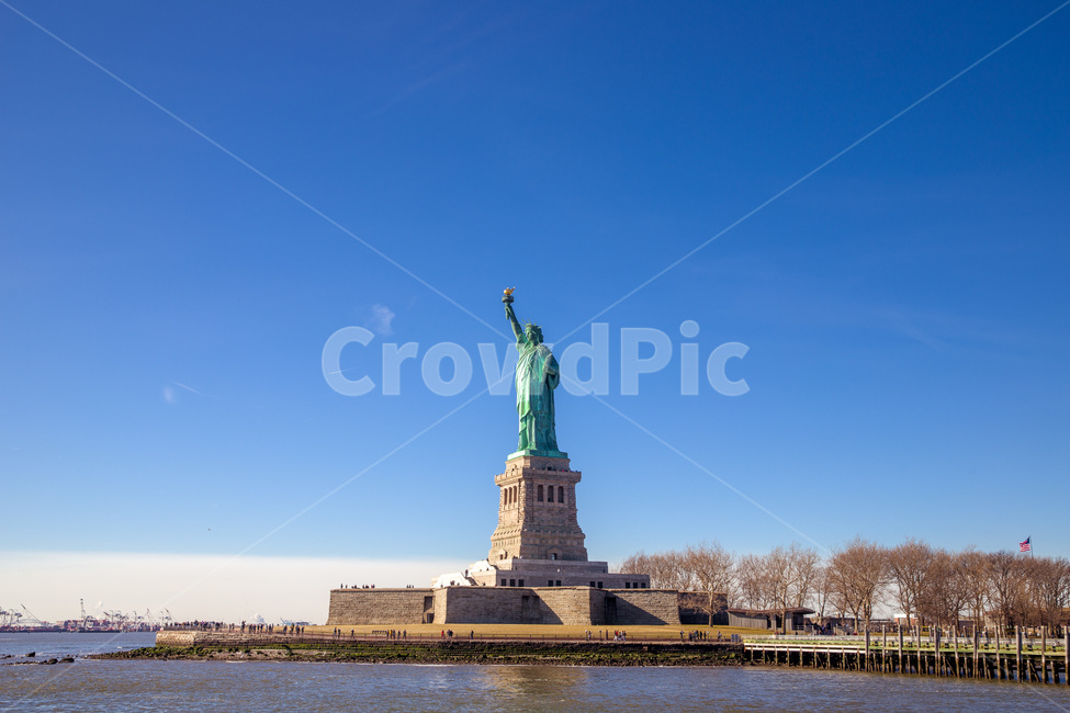 america,american,blue,city,famous,freedom,history,island,landmark,liberty,manhattan,monument,national,new,ny,nyc,sculpture,sky,statue,symbol,thestatueofliberty,torch,tourism,usa,york,미국,뉴욕,기념물,자유의여신상,여신상,자유,상징물,랜드마크,landmark,tourist attraction,해외,외국,세계,foreign,oversea,world,세계랜드마크,해외랜드마크,외국랜드마크,world landmark,world tourist attraction