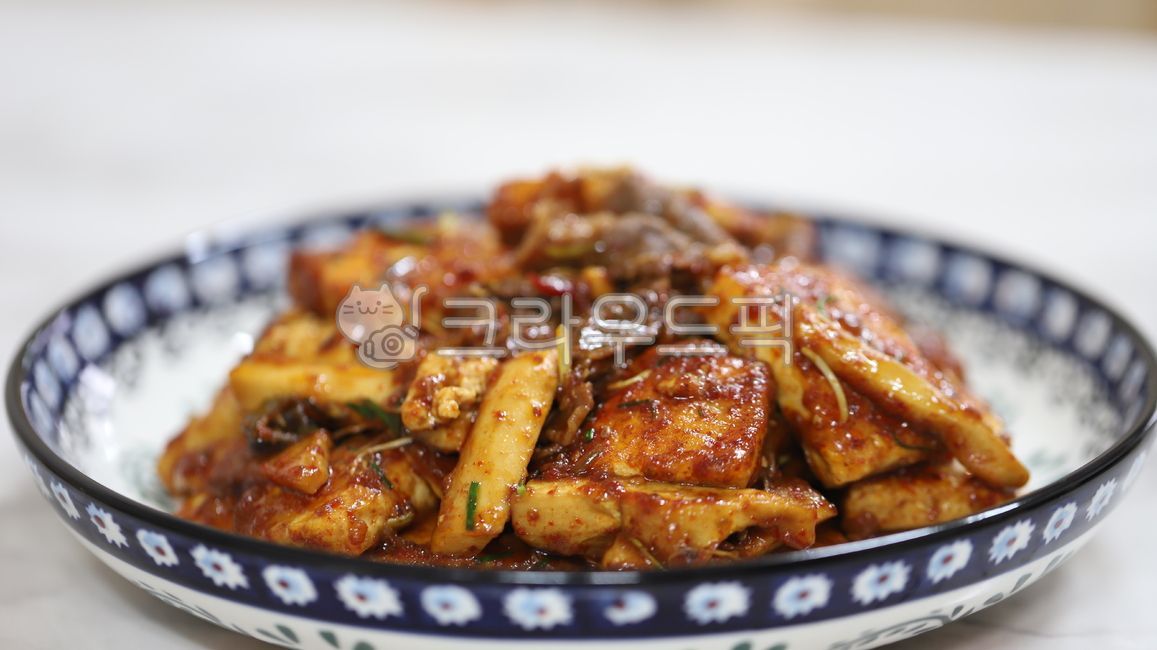 소고기,차돌박이,소고기두부조림,두부,버섯,참깨,plant,식물,야채,새싹,sprout,dish,요리,food,음식,meal,식사,한국음식,고춧가루,달래장,cook,koreanfood,양념,달래,redpepperpowder,seasoning,ingredient,접시,sesameseeds,식재료,plate,샐러드볼,육류,동물,meat,saledball,beancurd,조림,boiled,음식,식재료,요리,food,cook,meal,dishes,food reserves