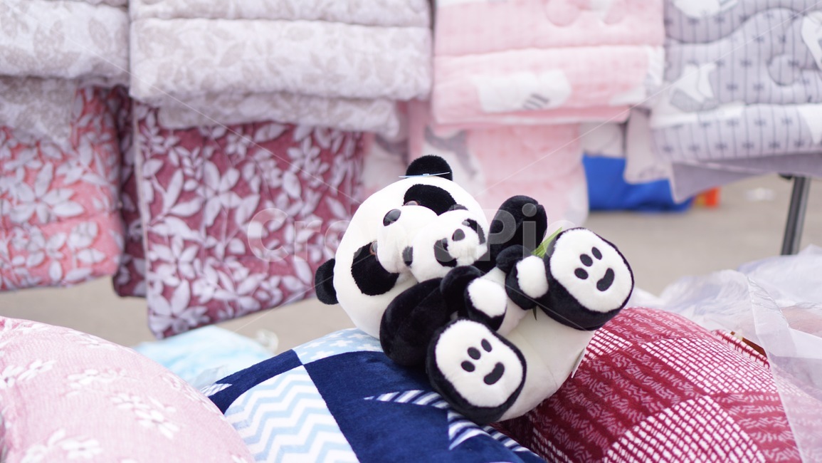 팬더,팬더인형,판다,인형,솜인형,이불,시장,침구,market,panda,blanket,엄마팬더,mom,전통시장,traditionalmarket,cute,귀여운,doll,pandadoll,cotton,엄마,아기,아기팬더,아기판다,엄마판다,사물,물건,오브젝트,thing,object,matter