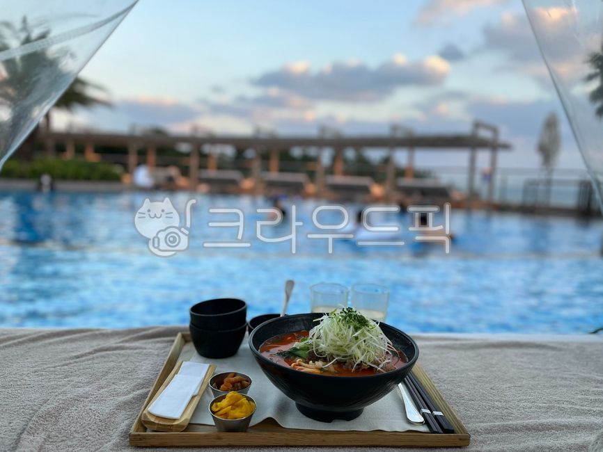 sky,Shilla Hotel,rest,cabana,Petit Cabana,Summer Vacation,Rest area,pool,Jjambbong,jeju island,staycation,water,Hotel Jjamppong,cloud,meal,palm tree,swimming,Seafood Jjamppong,Hotel swimming pool,hotel,vacation,Sunny