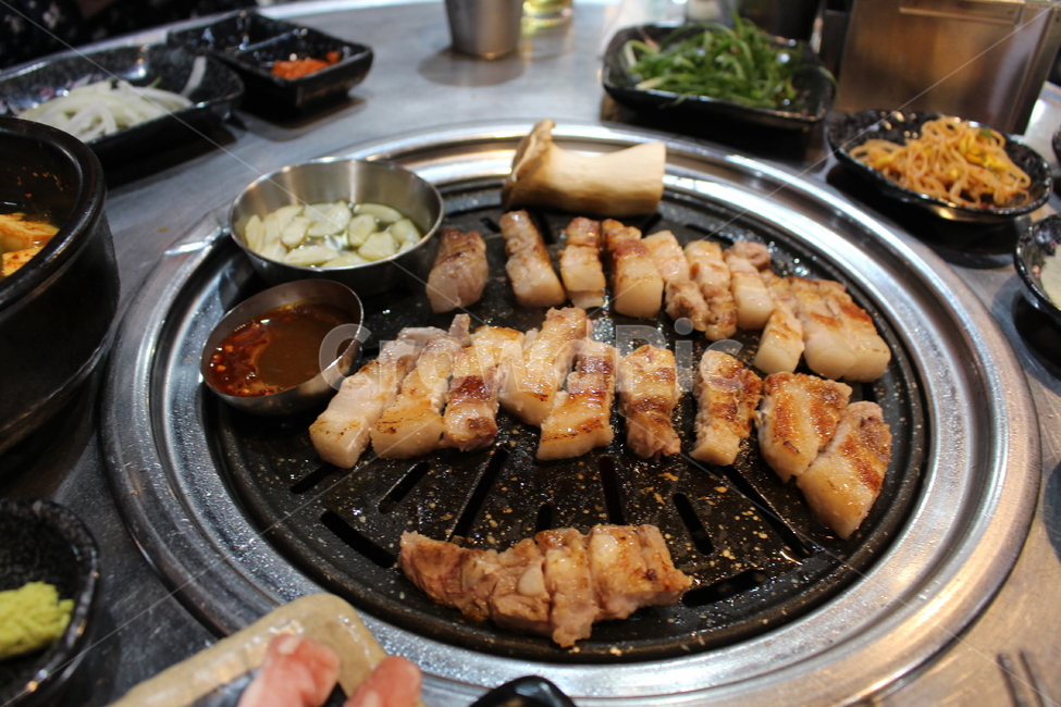 삼겹살,돼지고기,삼겹살구이,화로구이,고기집,고깃집,식사,밑반찬
