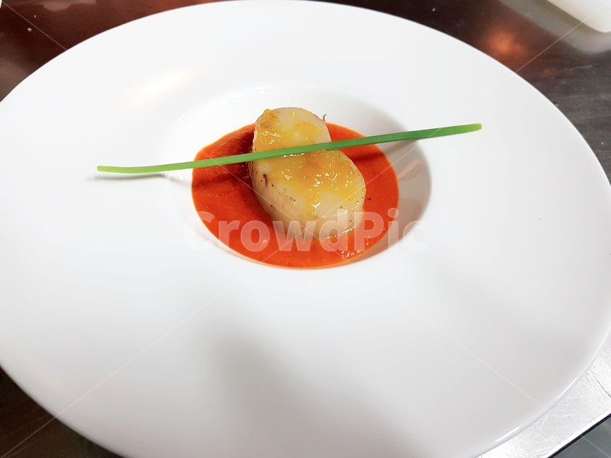 관자,에피타이저,토마토소스,관자요리,플레이팅,음식,식재료,요리,food,cook,meal,dishes,food reserves,양식,서양음식,서양요리,western food,western dishes,western meal,western cook