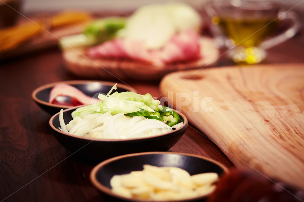 food,음식,produce,요리재료,요리준비,야채,한식재료,음식재료,vegetable,파,마늘,도마,음식,식재료,요리,food,cook,meal,dishes,food reserves