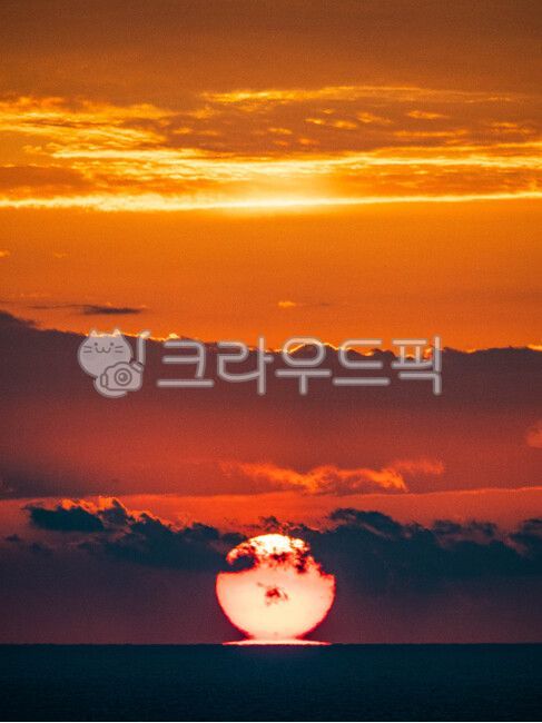 일출,오메가,새해,신축년,새해복많이받으세요,해돋이,2021,happynewyear,울산,동구,전하동,아파트뷰,nature,자연,outdoors,옥외,sunlight,햇빛,sky,하늘,dawn,새벽,redsky