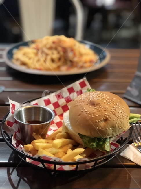 햄버거,감자튀김,패스트푸드,요리,음식,감성음식,감성샷,음식,식재료,요리,food,cook,meal,dishes,food reserves,양식,서양음식,서양요리,western food,western dishes,western meal,western cook