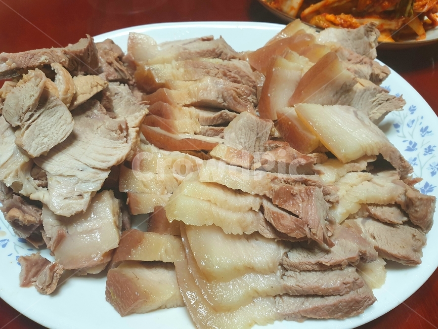 food,음식,meal,식사,dish,요리,platter,플래터,sliced,슬라이스,보쌈,고기,김치,음식,식재료,요리,food,cook,meal,dishes,food reserves,육류,고기,meat
